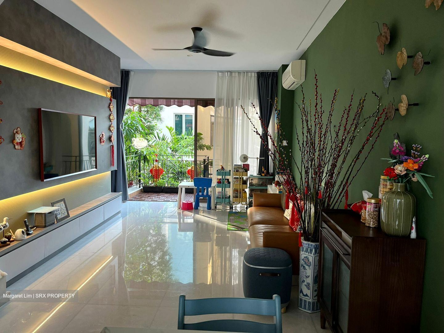 Dmanor (D16), Terrace #395065731